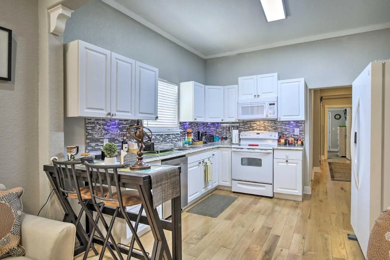 Updated Ybor City House With Fenced Yard Tampa